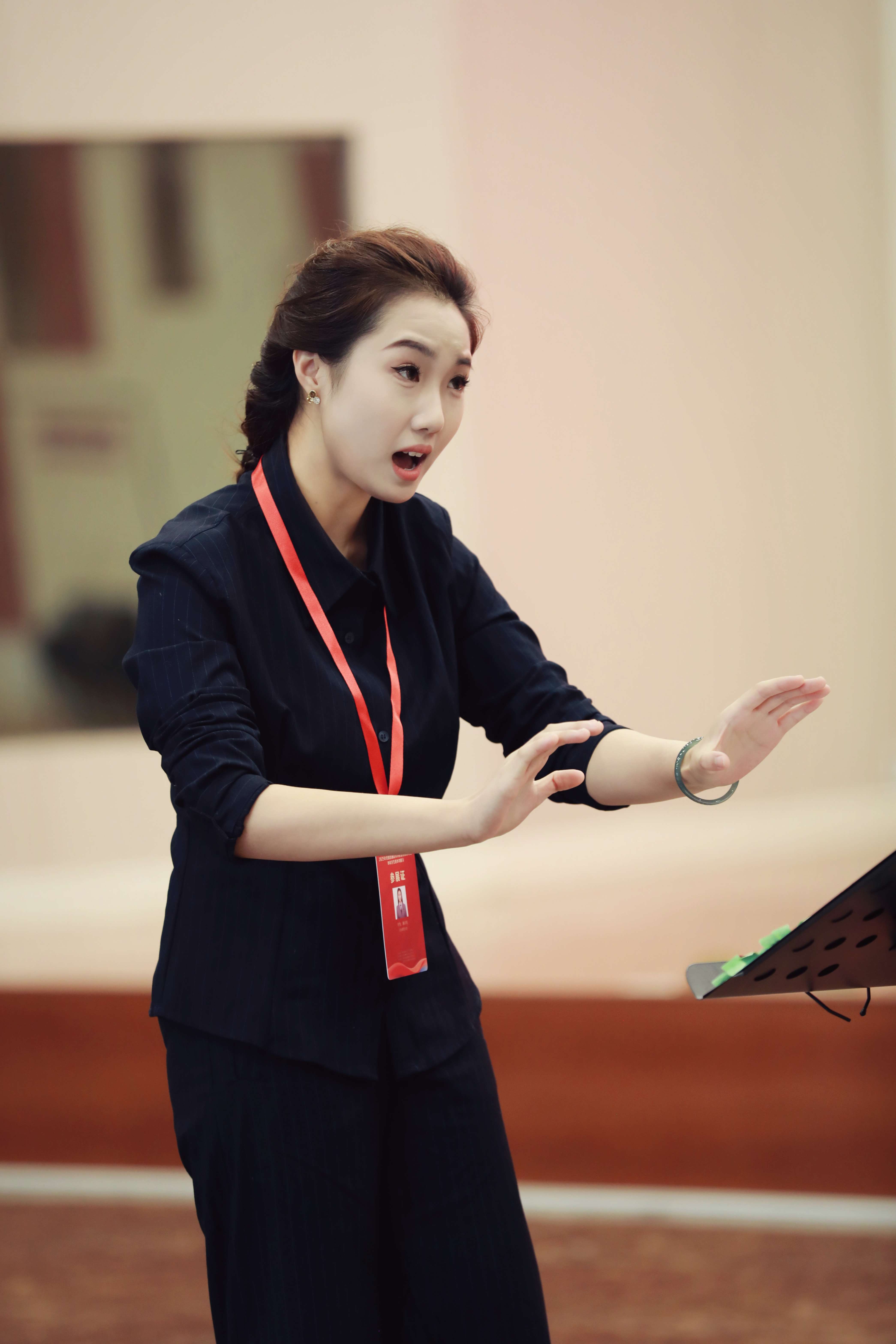 康诗悦 国赛合唱指挥现场.jpg